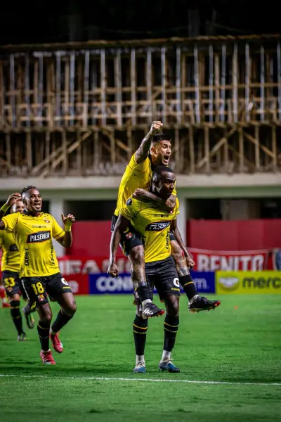 Barcelona da vuelta y consigue seguir en la Copa Libertadores 