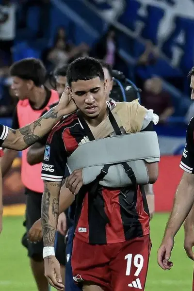 Kendry Páez sería baja por varias semanas