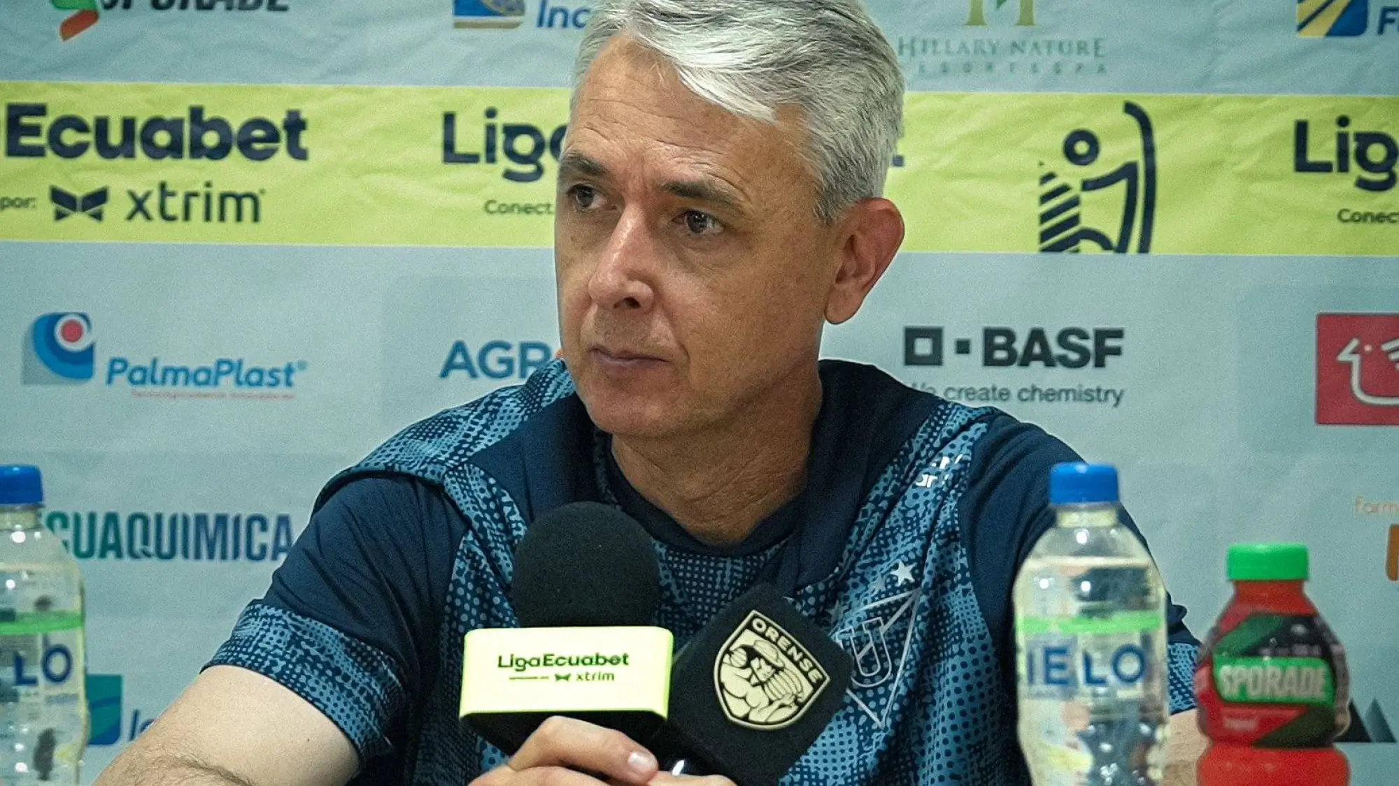 Tiago Nunes en rueda de prensa., @LDU_Oficial