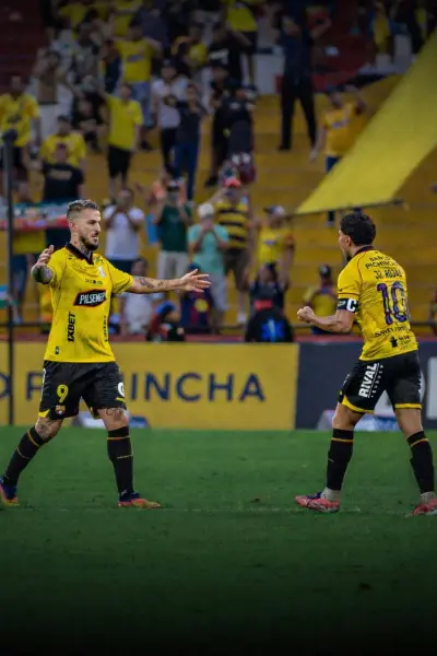 Benedetto le da el triunfo a Barcelona ante Técnico Universitario en un debut con dudas