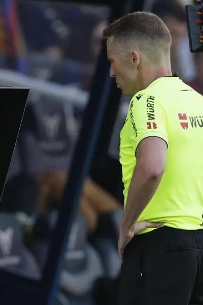 IFAB revoluciona el fútbol: VAR ampliado y estrictas sanciones por demoras debutan en el Mundial 2026