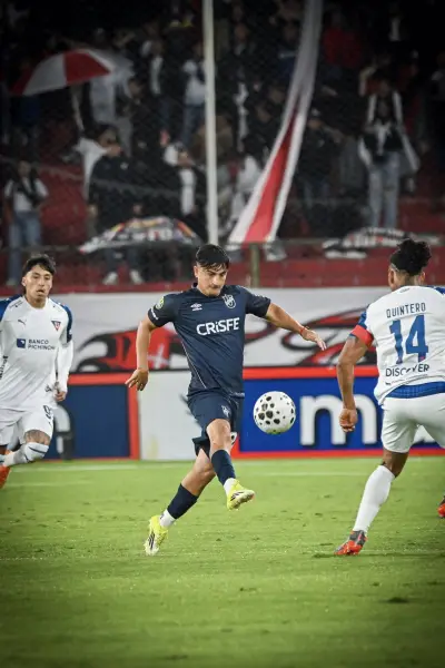 Liga rescató un empate agónico ante Universidad Católica en Casa Blanca