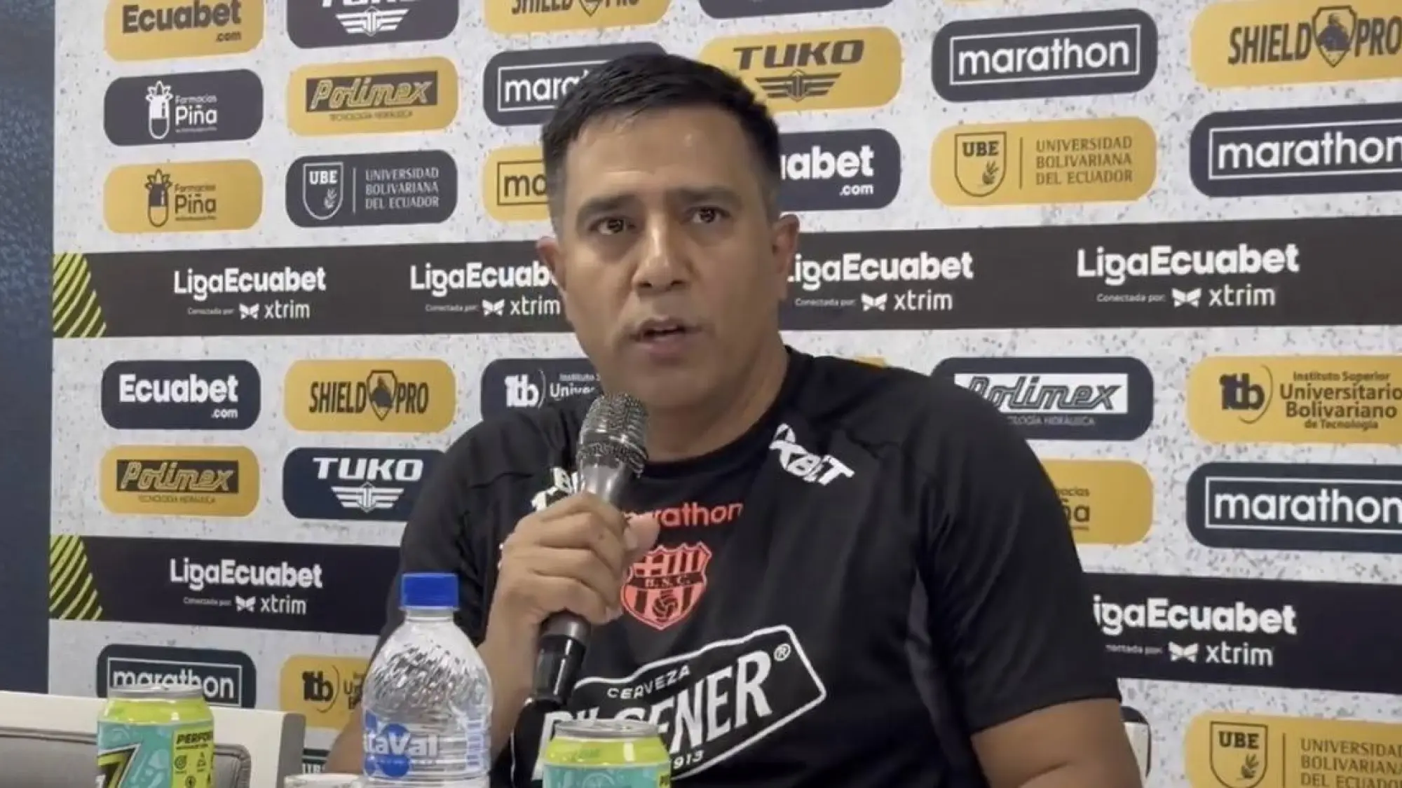 César Farías mostró su descontento por el empate y el arbitraje en Samanes., Redes sociales 