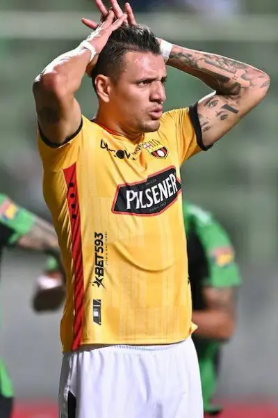 Fallo a favor de Carlos Garcés obliga a Barcelona SC a pagar deuda con el delantero