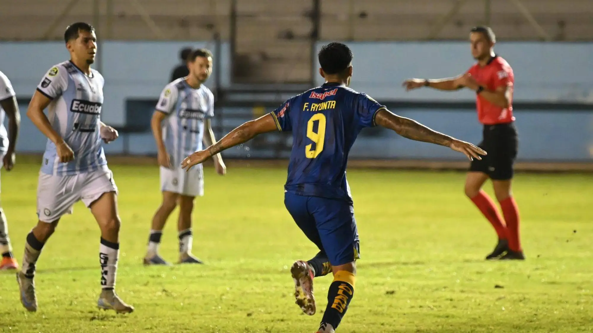 Delfín se quedó con los 3 puntos en Manta., API