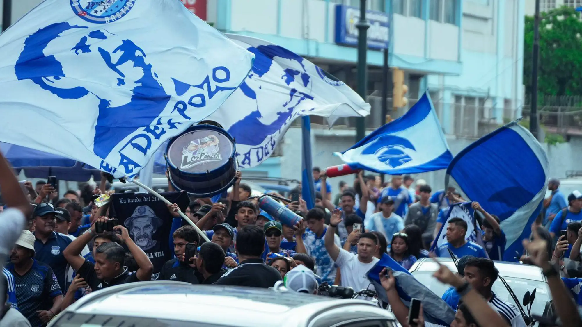Emelec fue despedido por su gente., @CSEmelec