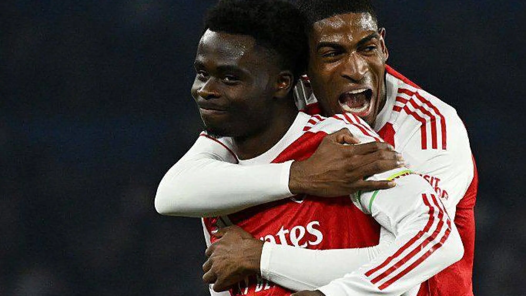 Saka y Mosquera celebrando el gol de la victoria., @Arsenal