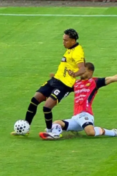 Maccari afectado: el jugador pidió contactarse con Johan García tras la grave lesión a García