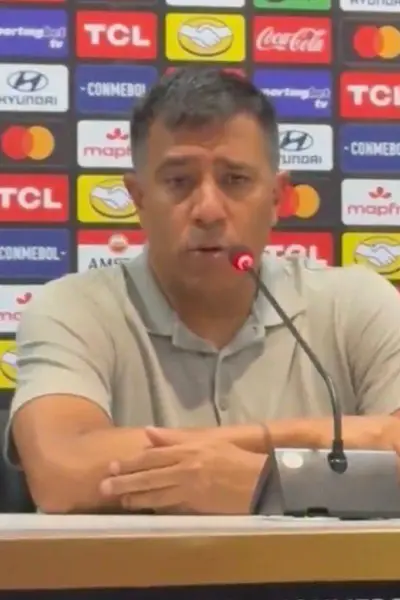 César Farías ,Redes