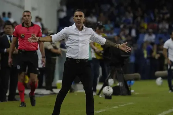 “Vamos un día a la vez”: Vicente Sánchez pidió calma en el arranque del año para Emelec