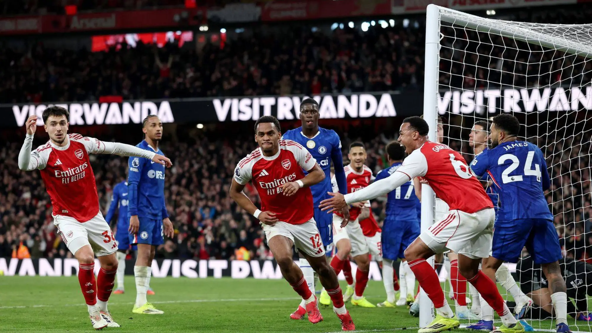Arsenal se quedó con el clásico de Londres., Redes sociales