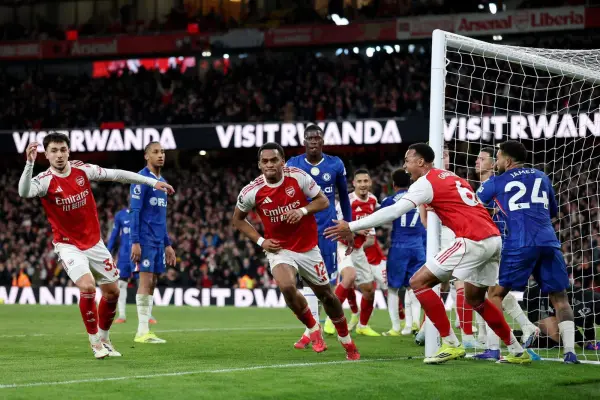 Arsenal derrotó a Chelsea en el cásico londinense y se mantiene líder de la Premier
