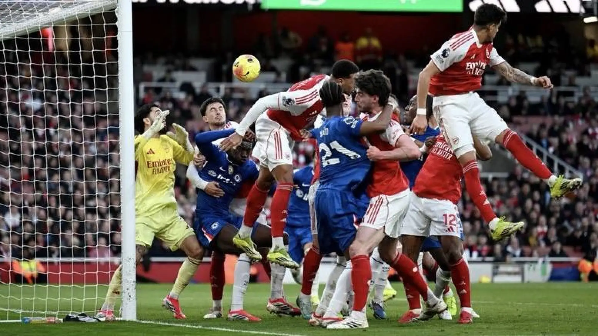 Piero Hincapié , Redes