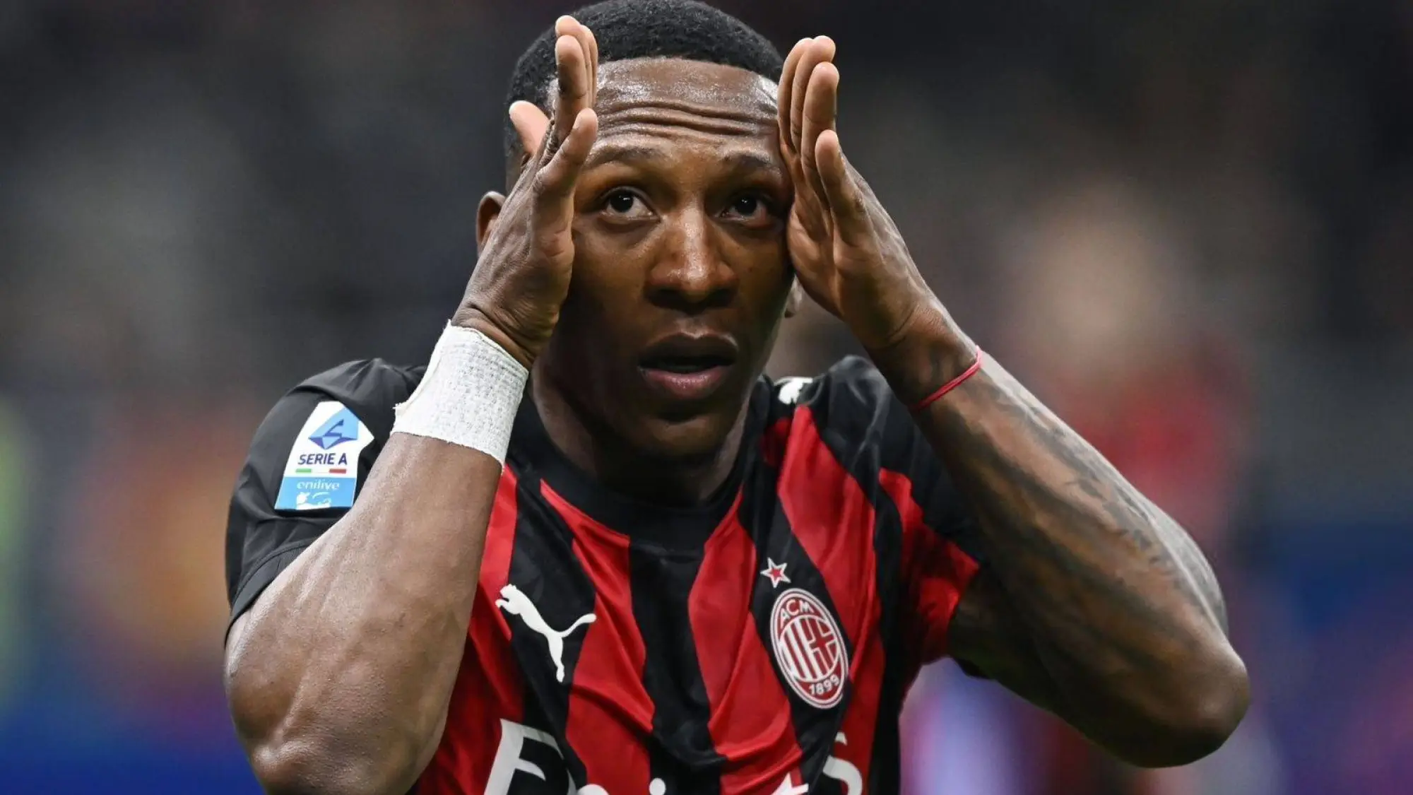 Pervis Estupiñán, Redes