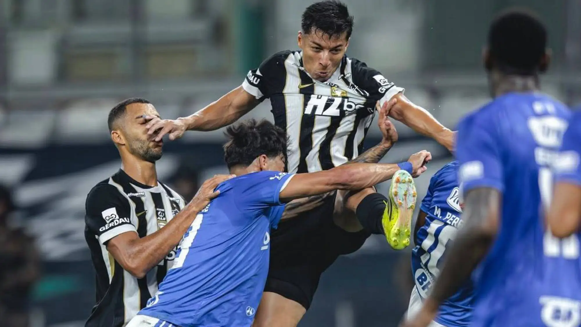 Alan Franco en el momento de la pelea., Redes