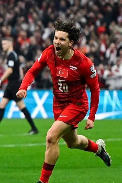 Turquía se impone a Rumania en repechaje y queda a un partido del Mundial 2026