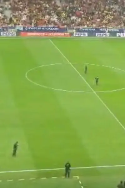 Hinchas cantaron “mi juramento” en el entretiempo de Ecuador vs Marruecos 