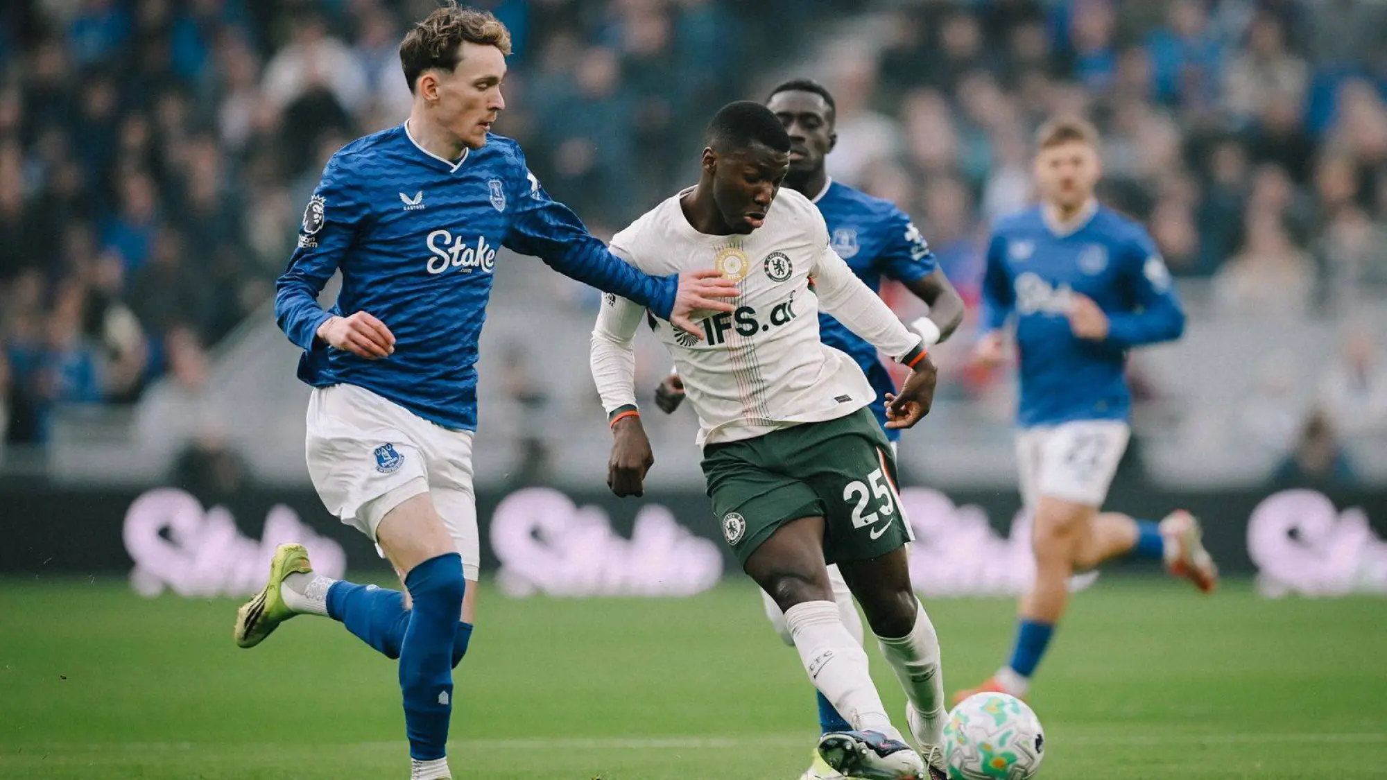 Moisés Caicedo en el partido de hoy ante Everton., @ChelseaFc
