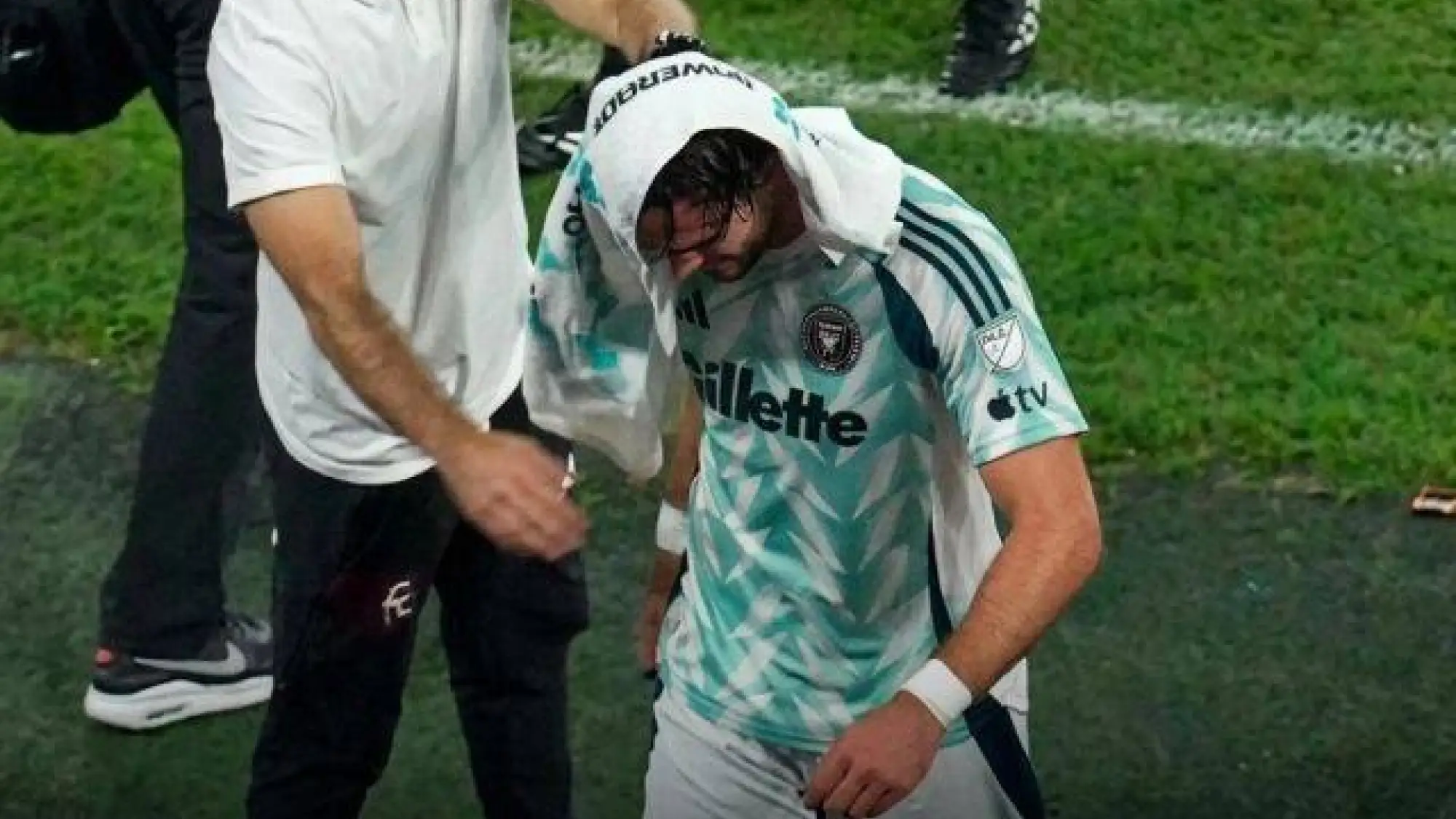 Leonardo Campana salió lesionado previo a la fecha FIFA., Redes