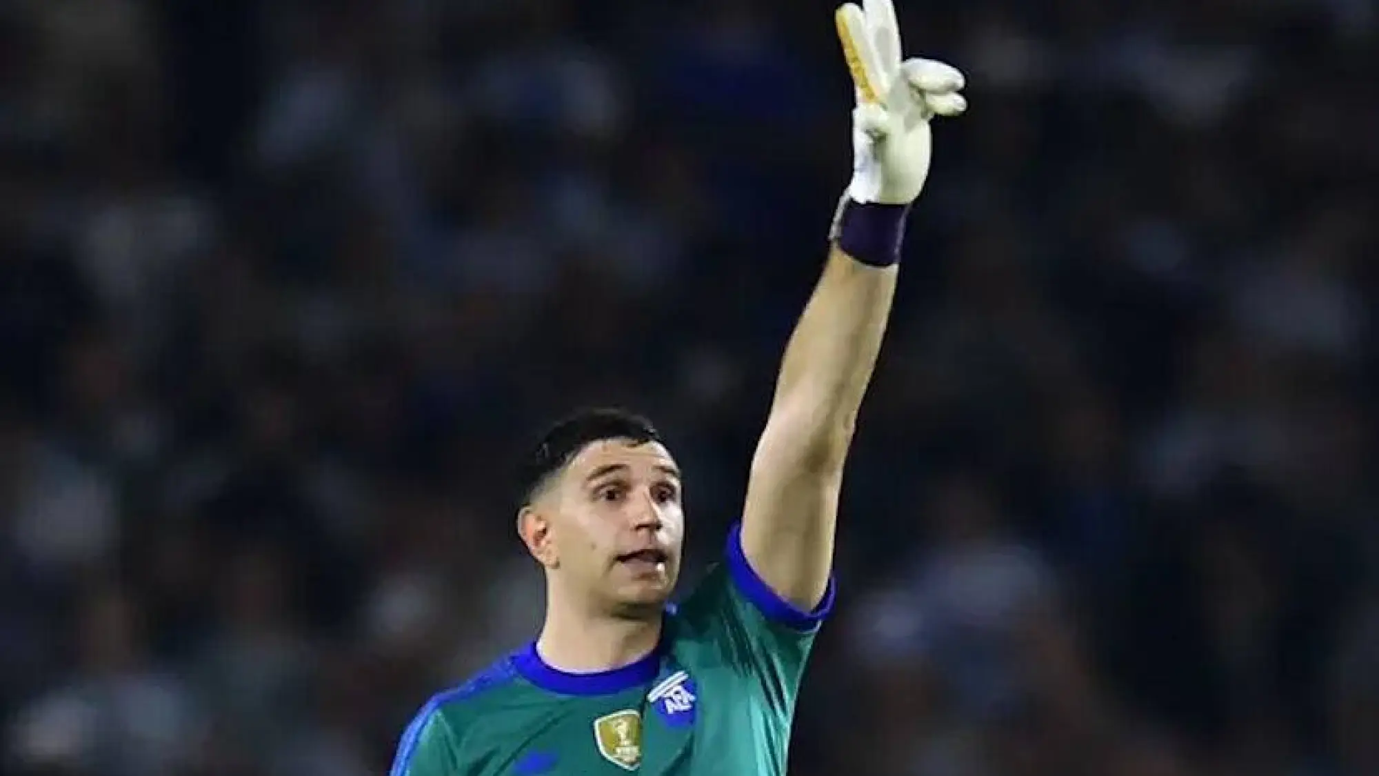 Dibu Martínez , Redes