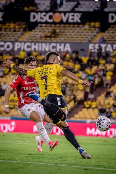 Victoria a lo Barcelona: derrotaron a Leones sobre el final