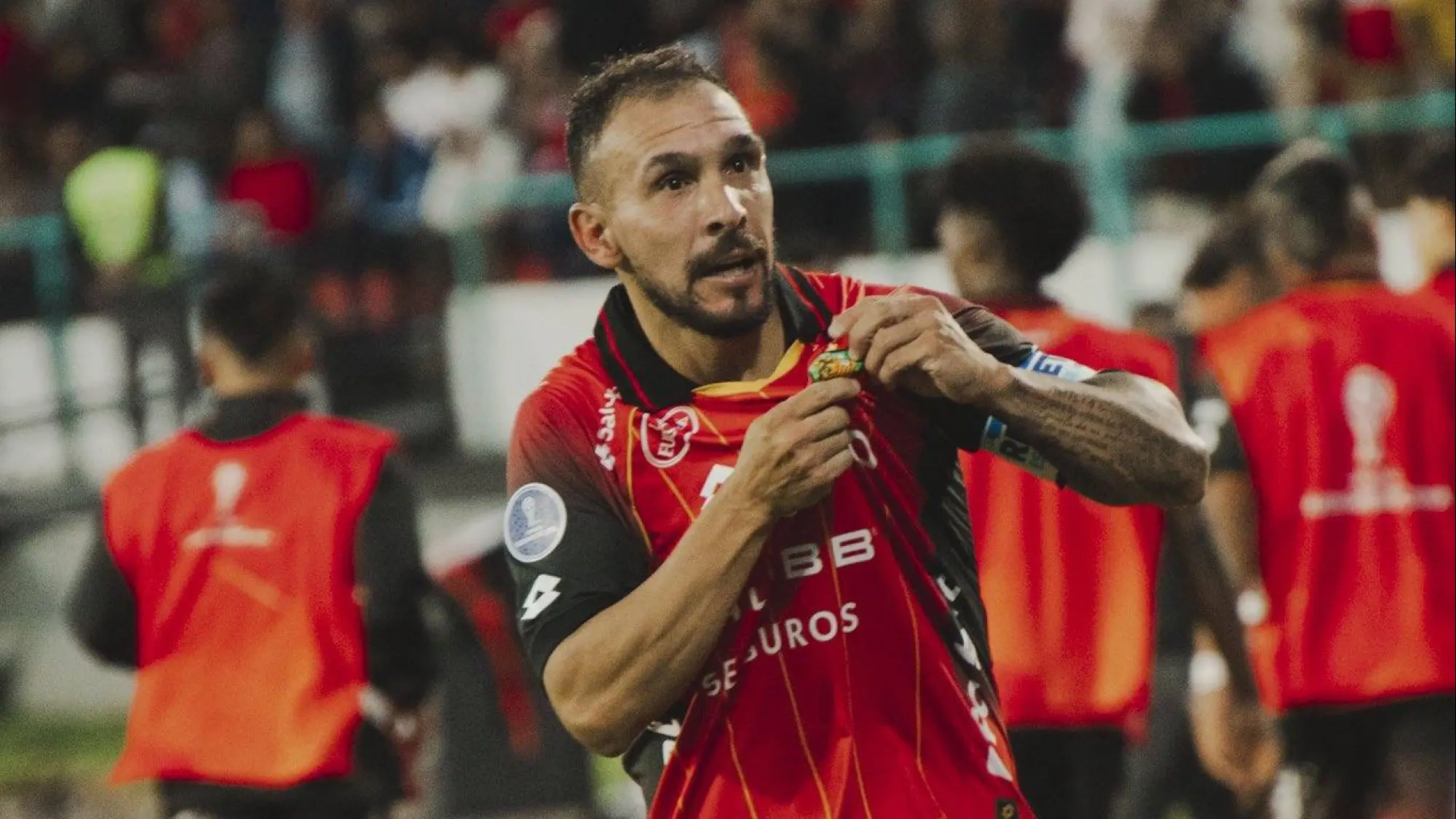 Lucas Mancinelli, Redes