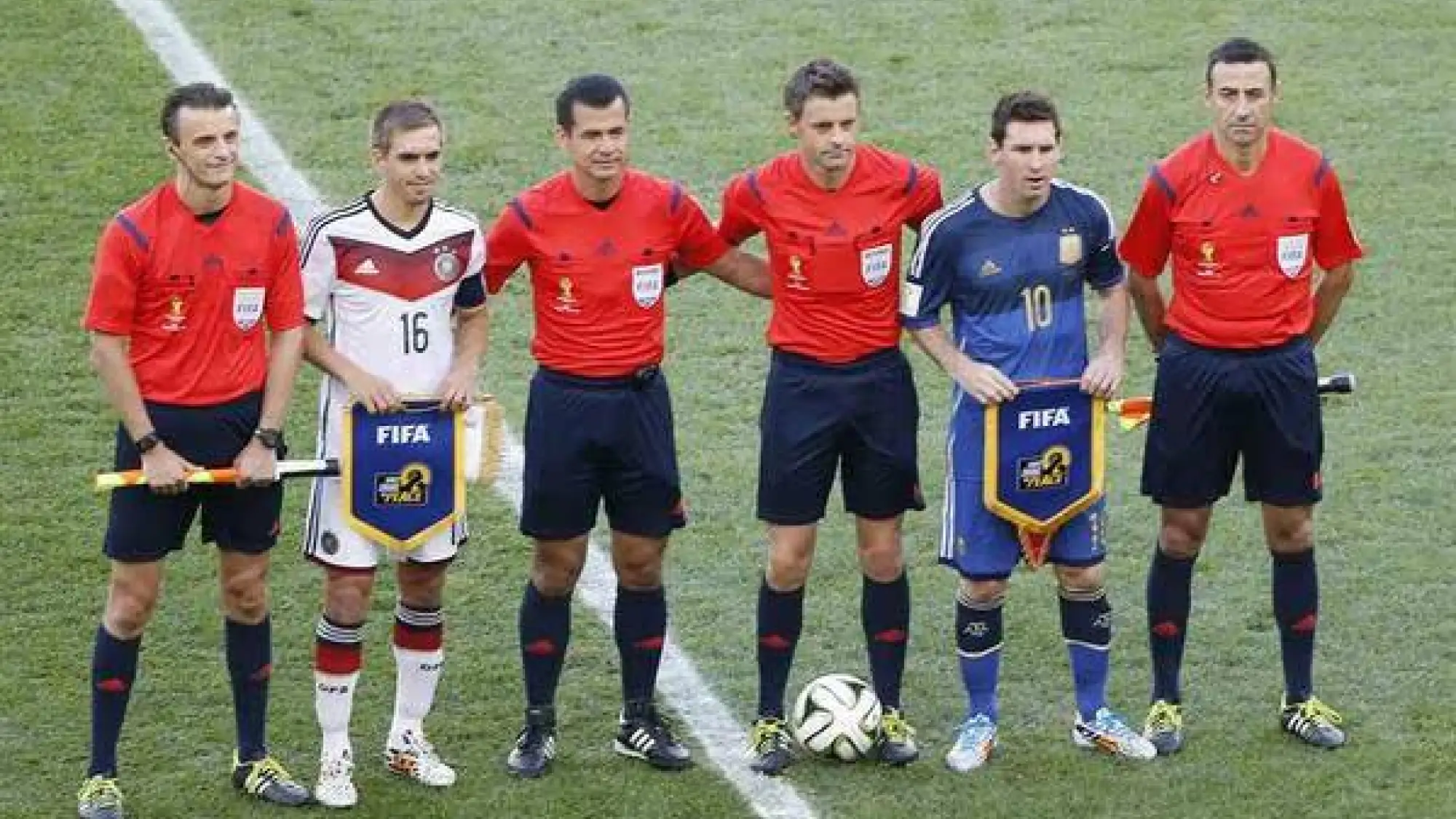 El exárbitro Carlos Vera en la final del mundial 2014, Redes 
