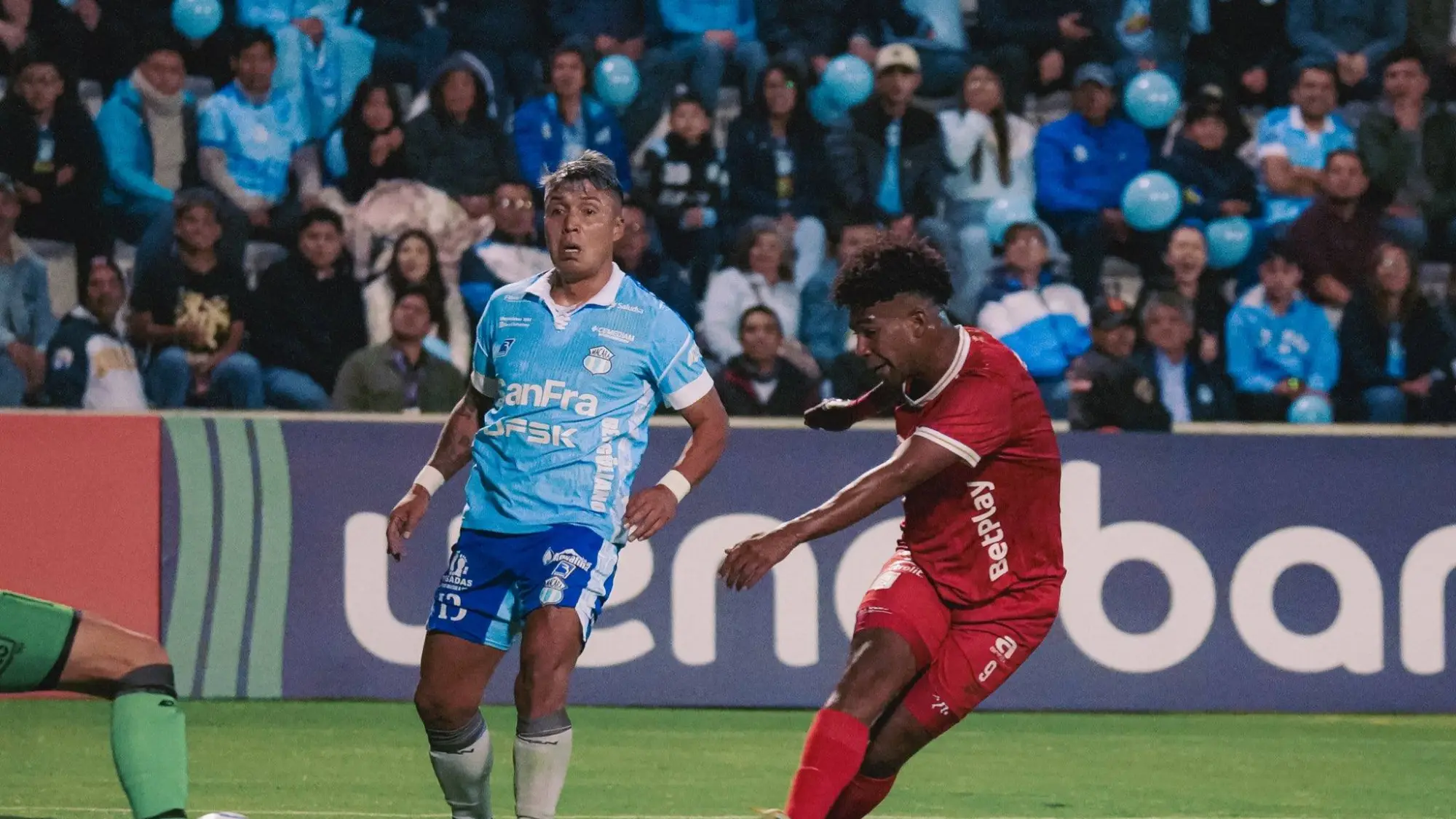 Daniel Valencia, Redes